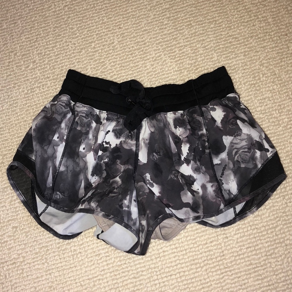 Lulu Lemon Hotty Hot Short Shorts